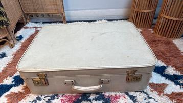 Vintage koffer beige beschikbaar voor biedingen