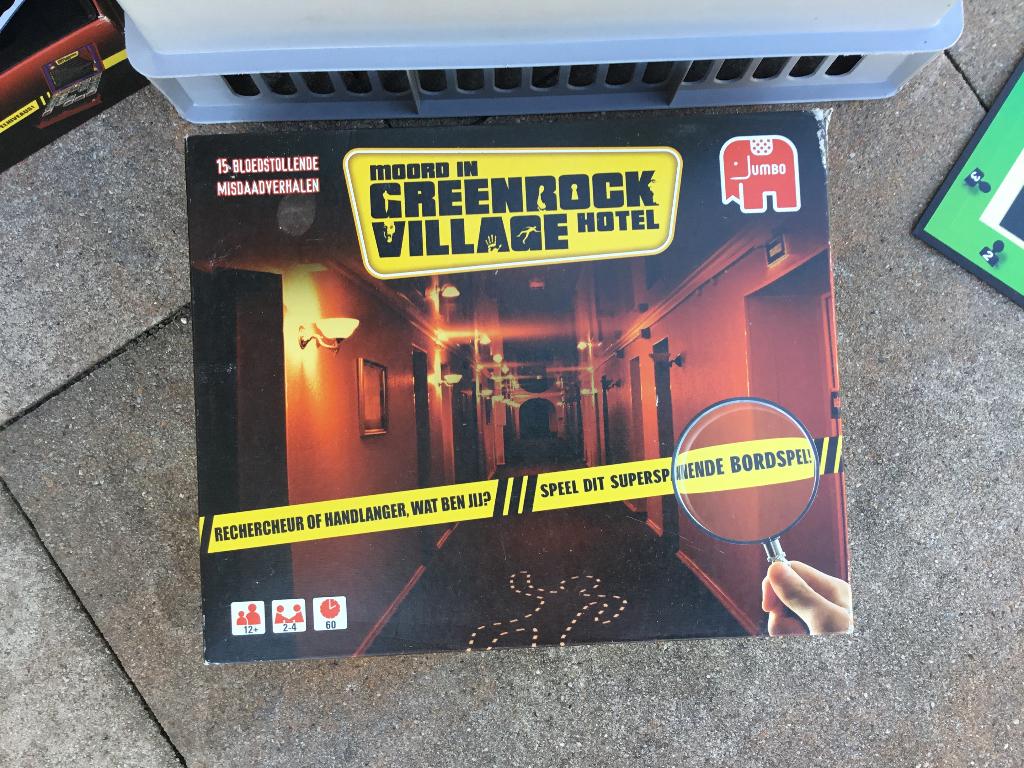 Moord in Greenrock Village Hotel, Hobby en Vrije tijd, Gezelschapsspellen | Bordspellen, Vijf spelers of meer, Ophalen of Verzenden