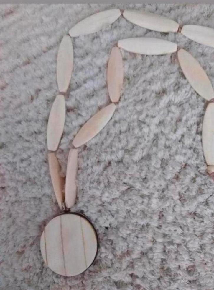 Manouk - koordketting met hanger van schelp, Sieraden, Tassen en Uiterlijk, Kettingen, Nieuw, Steen of Mineraal, Overige kleuren