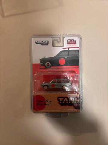 Tarmac Works Datsun 510 Wagon Chase 1:64 beschikbaar voor biedingen