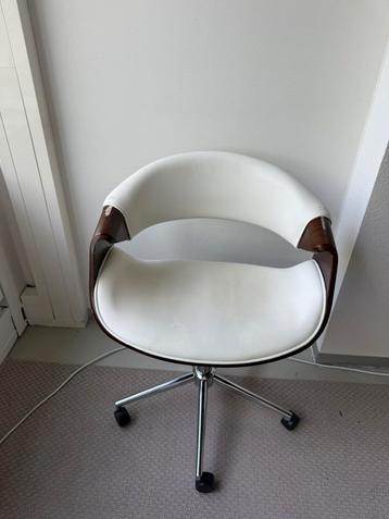Mid century bureaustoel op wielen wit met hout Jacob Bek beschikbaar voor biedingen