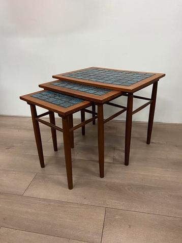 Deense midcentury vintage nesting tables keramiek teak  beschikbaar voor biedingen