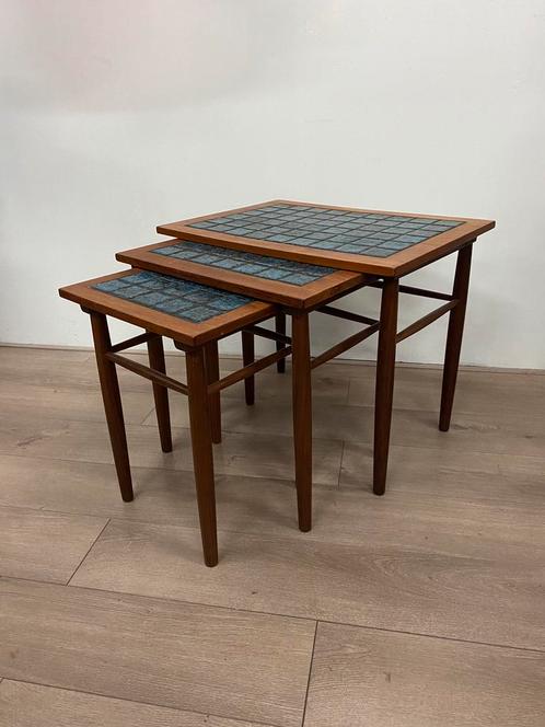 Deense midcentury vintage nesting tables keramiek teak, Huis en Inrichting, Tafels | Bijzettafels, Zo goed als nieuw, Rechthoekig