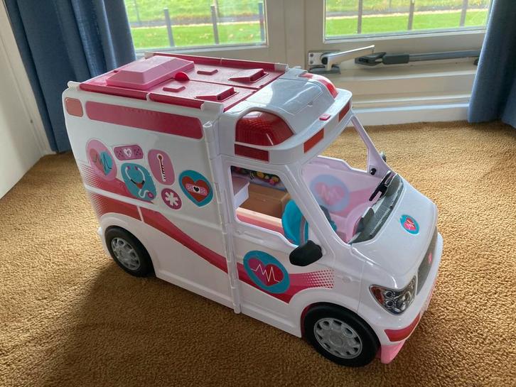 Barbie grote ambulance voertuig complete set in nieuwstaat!, Kinderen en Baby's, Speelgoed | Speelgoedvoertuigen, Zo goed als nieuw