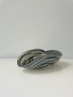 Kosta Boda design schaal – mondgeblazen glaskunst uit Zweden, Antiek en Kunst, Kunst | Designobjecten, Ophalen of Verzenden