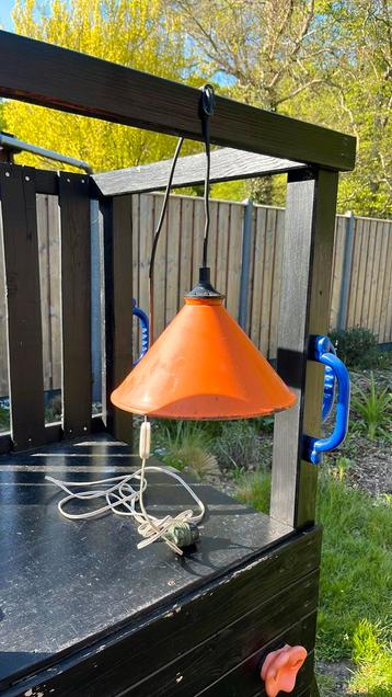 Vintage industriële hanglamp jaren 60/70– oranje metalen kap beschikbaar voor biedingen
