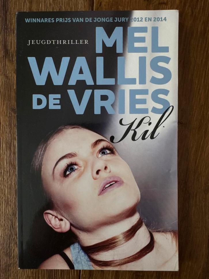 Kil - Mel Wallis de Vries, Boeken, Thrillers, Zo goed als nieuw, Nederland, Ophalen of Verzenden