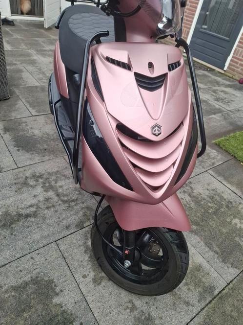 Piaggio zip rosé  gold, Fietsen en Brommers, Scooters | Piaggio, Zo goed als nieuw, Overige modellen, Ophalen of Verzenden