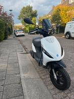 Piaggio zip 4 takt brom, Fietsen en Brommers, Scooters | Piaggio, Ophalen, Zo goed als nieuw, Benzine, Zip