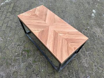 Eikenhout salontafel beschikbaar voor biedingen