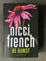 Nicci French - De gunst. (2022), Ophalen of Verzenden, Zo goed als nieuw, Nicci French