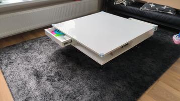 Salontafel gebruikt beschikbaar voor biedingen