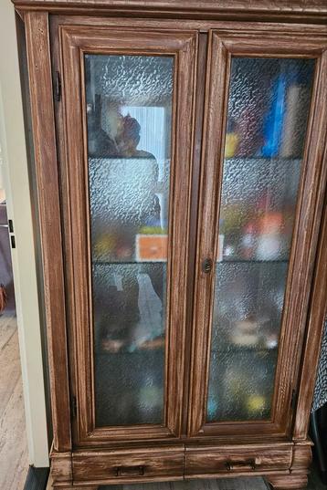Mooi kast met glasplaten!!! beschikbaar voor biedingen