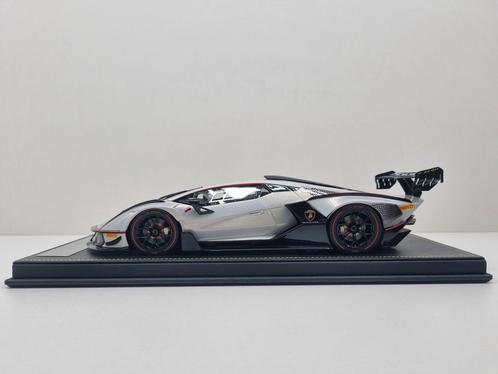 CE Model
Lamborghini Essenza SC V12
1/10
1:18 Nieuw, Hobby en Vrije tijd, Modelauto's | 1:18, Nieuw, Auto, Ophalen of Verzenden