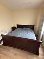 Massief houten bed 2,10x1,80 2 nachtkastjes en dressoir, Ophalen, Gebruikt, Tweepersoons