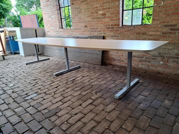 Nette in hoogte verstelbare bureau/ kantoortafel! beschikbaar voor biedingen