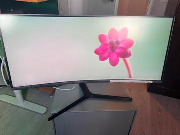 Samsung Ultrawide Curved Monitor beschikbaar voor biedingen
