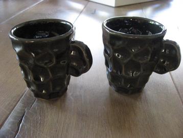 2 mooie kopjes van PTMD Collection Luxury Grey met relief beschikbaar voor biedingen