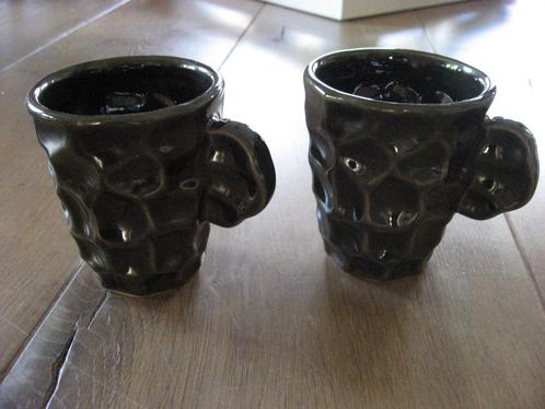 2 mooie kopjes van PTMD Collection Luxury Grey met relief, Huis en Inrichting, Keuken | Servies, Nieuw, Kop(pen) en/of Schotel(s)