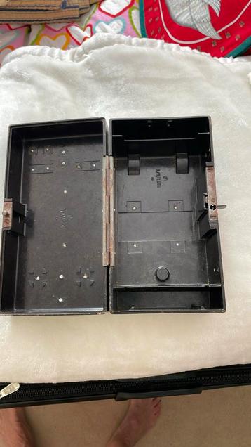 Bakeliet opbergbox van karbietlamp beschikbaar voor biedingen