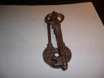 deurklopper in de vorm van een sleutel 18x8 cm beschikbaar voor biedingen