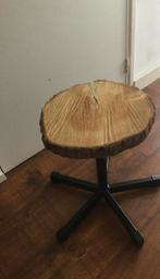 Mooie boomstam kruk, Ophalen of Verzenden, Zo goed als nieuw, Hout