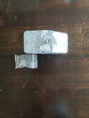 Extra veiligheid slot Thule  voor camper of bestel bus  beschikbaar voor biedingen