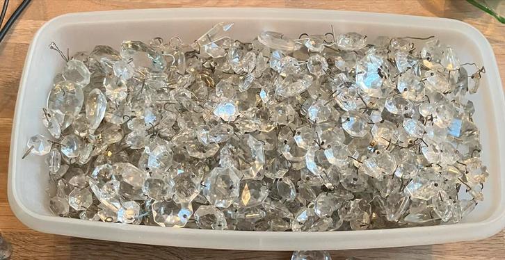 Bak vol met Glaskristallen voor kroonluchter, Huis en Inrichting, Lampen | Lampenkappen, Gebruikt, Minder dan 25 cm, Overige vormen