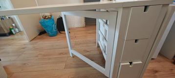 Foldable white table beschikbaar voor biedingen