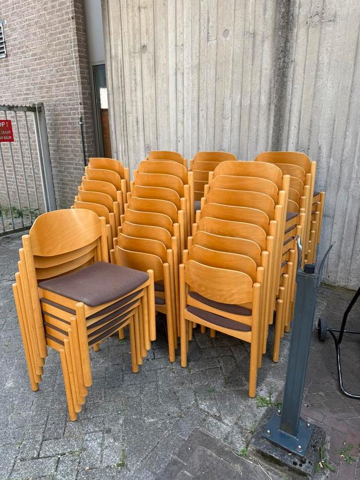 Partij van 53x vintage plywood stapelstoel ‘80, Huis en Inrichting, Stoelen, Zo goed als nieuw, Vijf, Zes of meer stoelen, Hout