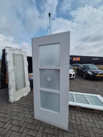 Deur met Satijn gehard glas (88x211,5) NIEUW beschikbaar voor biedingen