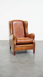 Karaktervolle schapenleren oorfauteuil met zwarte biezen, Huis en Inrichting, Fauteuils, Ophalen, Gebruikt, ., Vintage