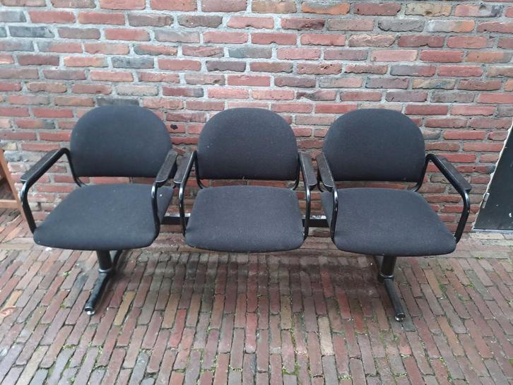 Wachtkamerbank met metalen frame, Huis en Inrichting, Stoelen, Metaal, Ophalen