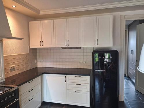 Keuken zelf demonteren., Huis en Inrichting, Keuken | Complete keukens, Gebruikt, Hoekkeuken, Wit, Graniet of Steen, Ophalen