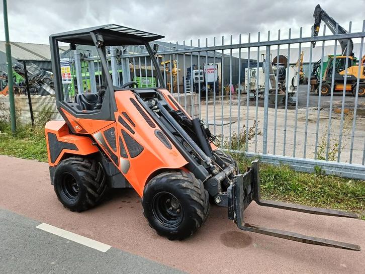 Cast 33 TLS minishovel mini loader giant avant 1400kg, Zakelijke goederen, Machines en Bouw | Kranen en Graafmachines, Wiellader of Shovel