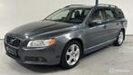 Volvo V70 2.5T Momentum DYNAUDIO / XENON, Gebruikt, 2521 cc, Handgeschakeld, 1567 kg