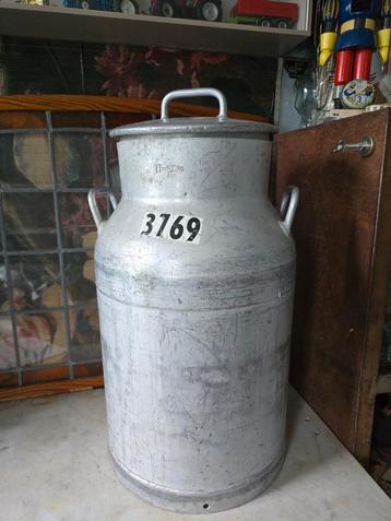 Oude aluminium melkbus 40 liter beschikbaar voor biedingen