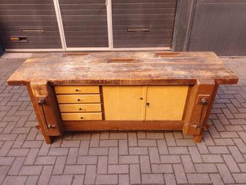 Massief houten werkbank  beschikbaar voor biedingen