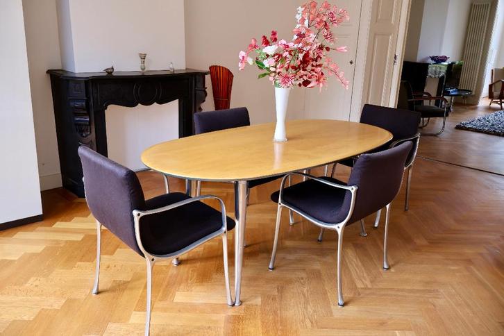 Italian designchairs in cast aluminium, set of 4 chairs, Huis en Inrichting, Stoelen, Zo goed als nieuw, Vier, Metaal, Stof, Zwart