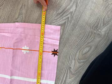 Gordijnen Roze met Bloemen en Sterren beschikbaar voor biedingen