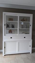 Witte buffetkast met schuifdeuren, inclusief decoratie., Antiek en Kunst, Ophalen of Verzenden