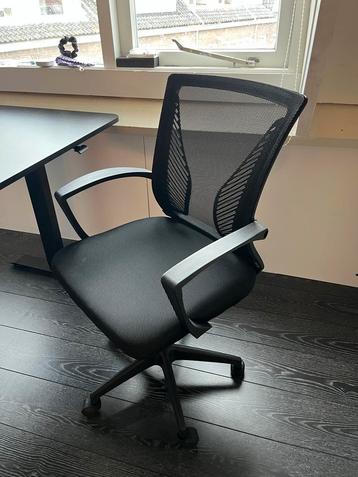 Zwarte bureaustoel in goede staat beschikbaar voor biedingen