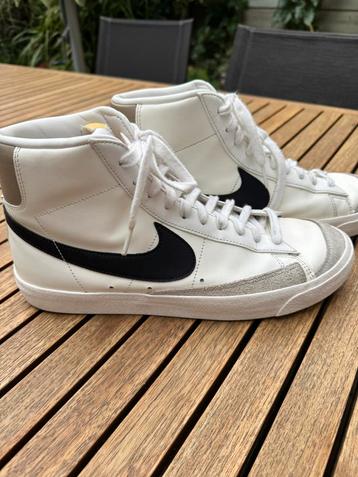 Nike hoge witte sneakers maat 44 zgan beschikbaar voor biedingen