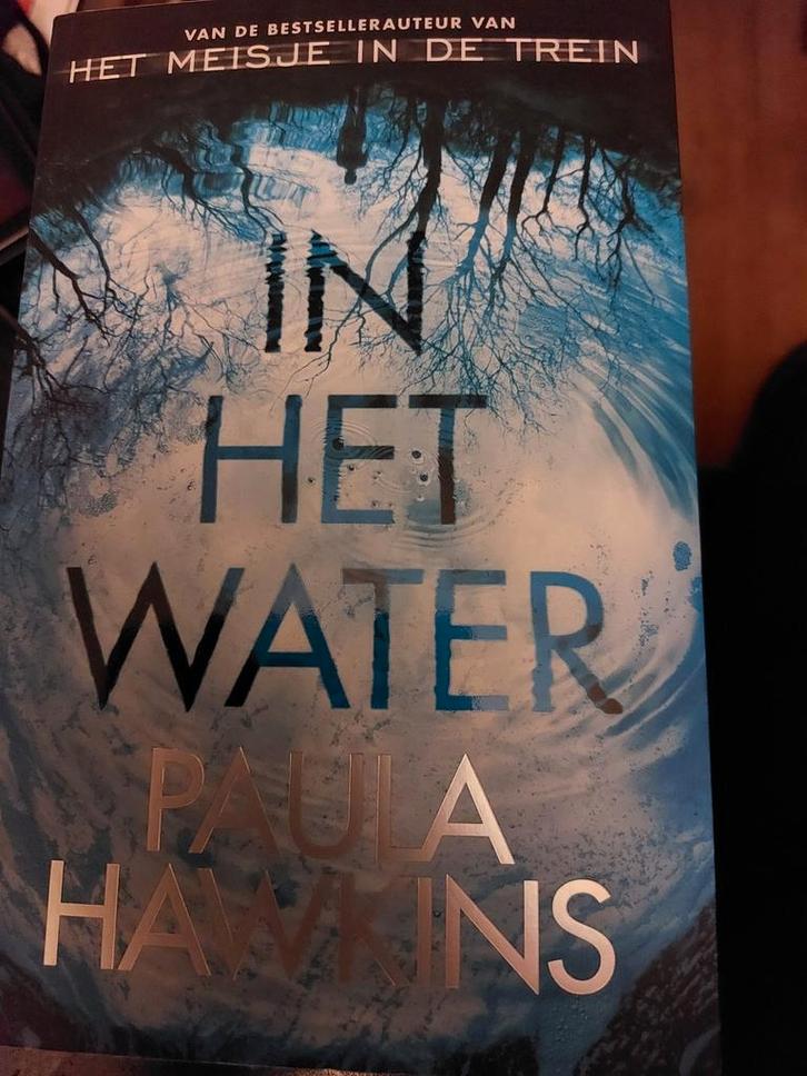 Paula Hawkins - In het water, Boeken, Thrillers, Zo goed als nieuw, Ophalen of Verzenden