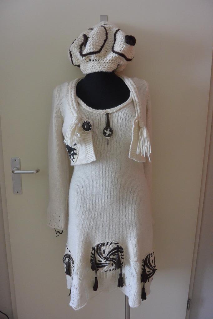 NIEUW Save the Queen set jurk, vestje en muts L alpaca, Kleding | Dames, Jurken, Nieuw, Maat 38/40 (M), Overige kleuren, Boven de knie