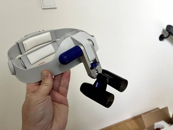 Zeiss KC loepbril - 4,5x vergroting - Werkafstand 35 cm., Hobby en Vrije tijd, Vergrootglazen, Loepen en Loeplampen, Zo goed als nieuw