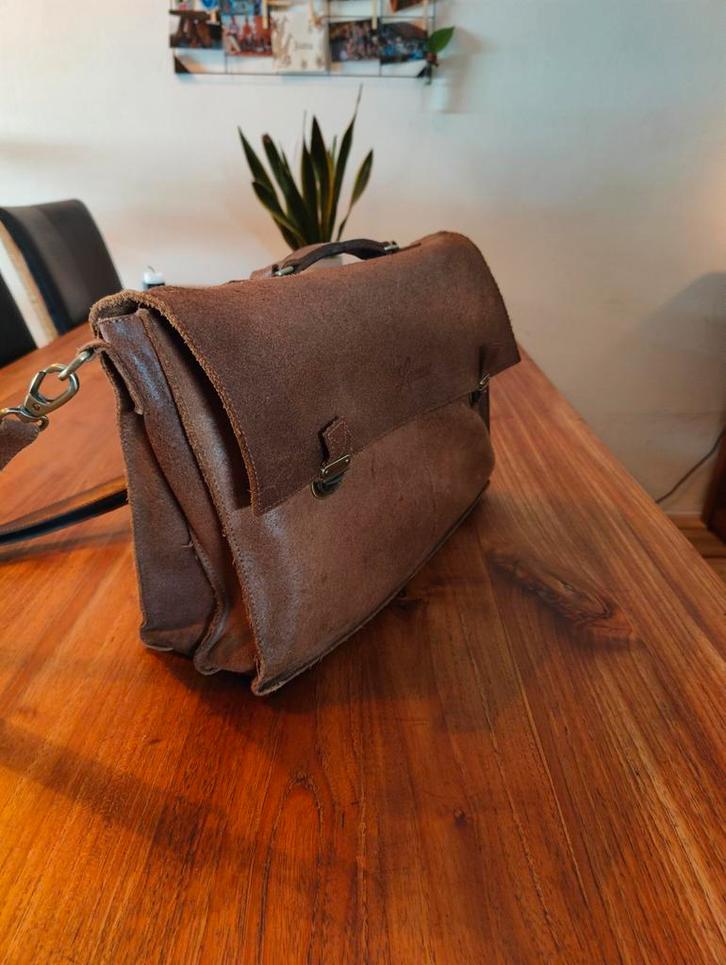 Stijlvolle leren tas van het merk Laauw, Computers en Software, Laptoptassen, Zo goed als nieuw, Aktetas, 15 inch, Ophalen of Verzenden