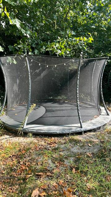 Trampoline af te halen voor kleine prijs - moet SNEL weg beschikbaar voor biedingen