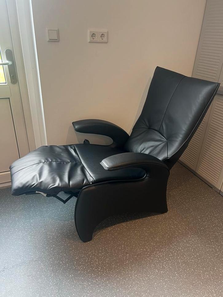 Zwarte leren relaxfauteuil, Huis en Inrichting, Fauteuils, Gebruikt, Leer, 75 tot 100 cm, Ophalen