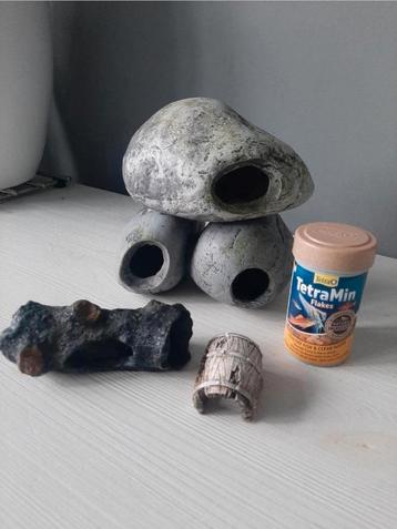 3x ornament + een dichte pot voer  beschikbaar voor biedingen